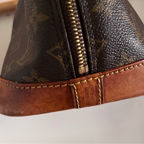 Louis Vuitton Alma PM Handbag Monogram - Picture 7 of 15